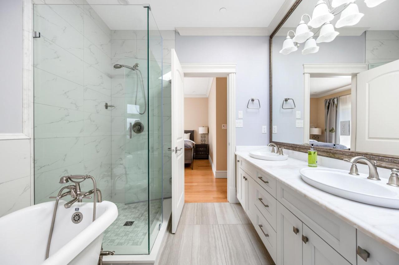 Vancouver Haven: Luxurious Private Bedroom Near Attractions 外观 照片